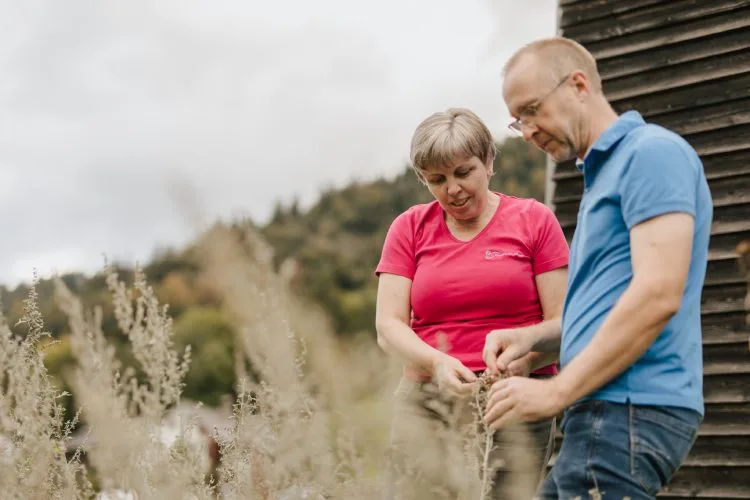 Birgit und Guntram Reisch im Garten Birgit und Guntram Reisch im Garten